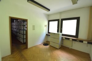 Naprodaj deli poslovne stavbe - Jesenice