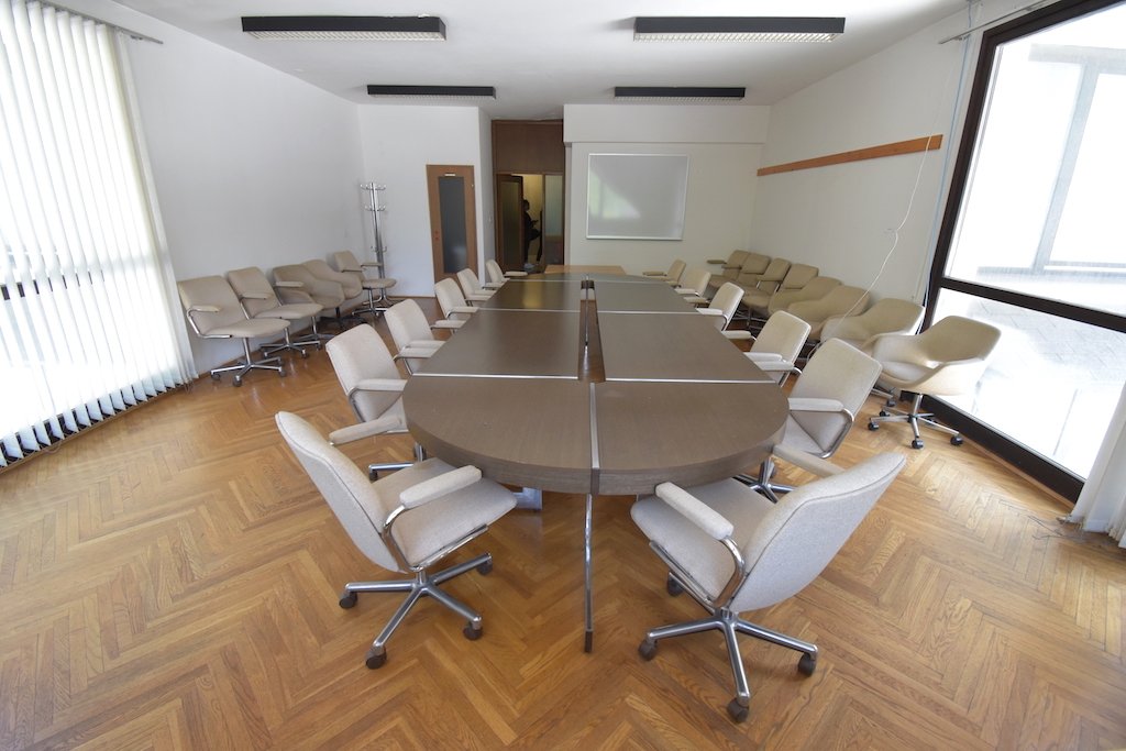 Naprodaj deli poslovne stavbe - Jesenice