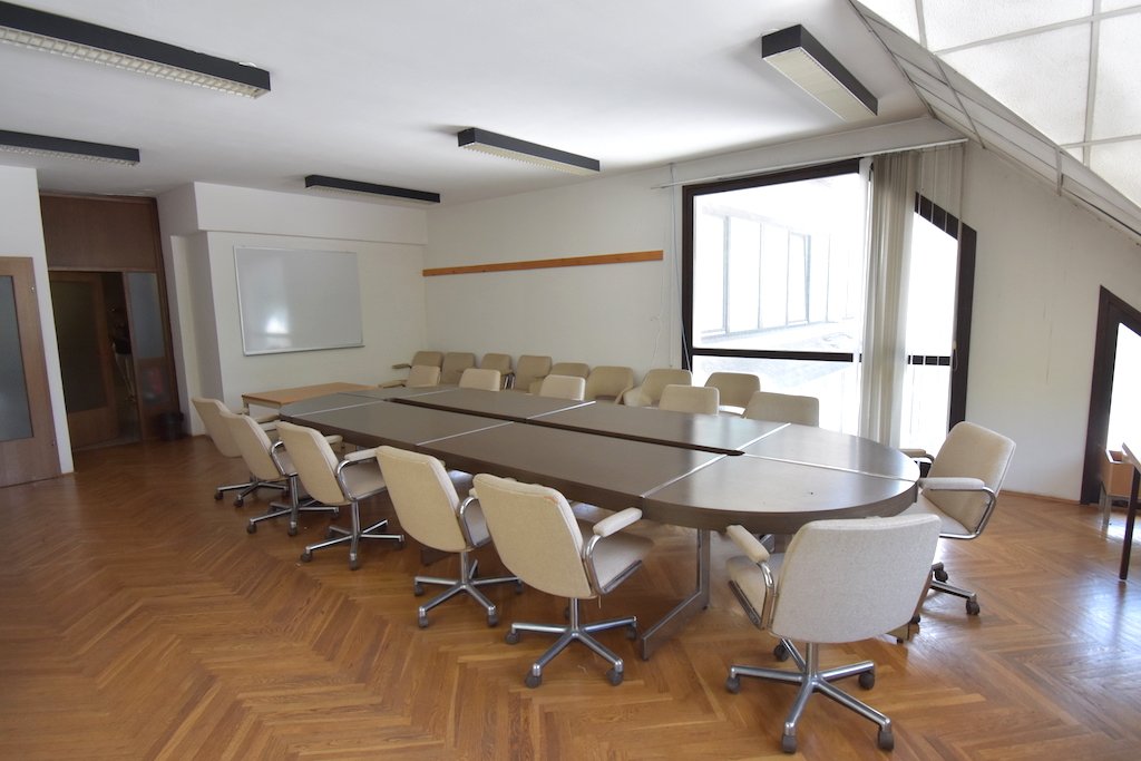 Naprodaj deli poslovne stavbe - Jesenice