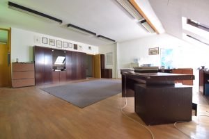 Naprodaj deli poslovne stavbe - Jesenice