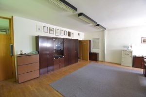 Naprodaj deli poslovne stavbe - Jesenice