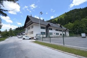 Naprodaj deli poslovne stavbe - Jesenice