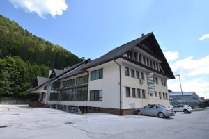 Naprodaj deli poslovne stavbe - Jesenice