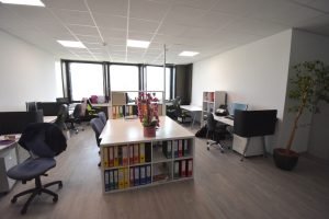 Poslovna stavba Delo