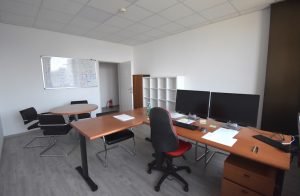 Poslovna stavba Delo