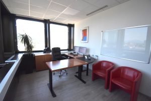 Poslovna stavba Delo