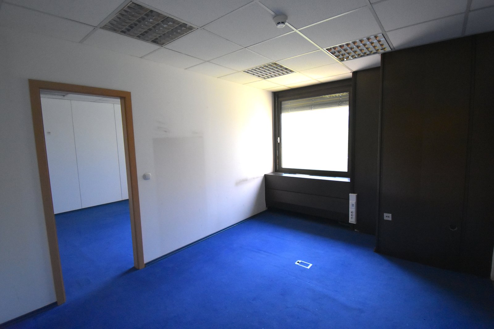 Poslovna stavba Delo