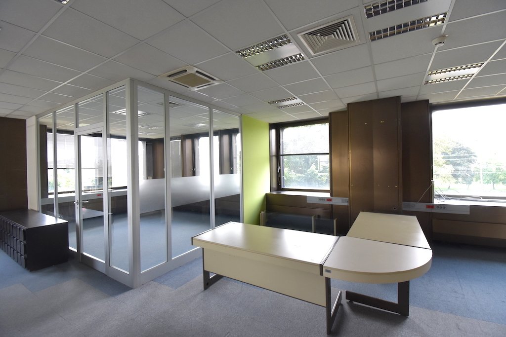 Poslovna stavba Delo