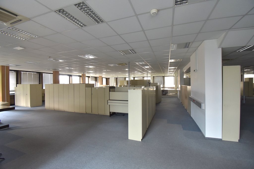 Poslovna stavba Delo