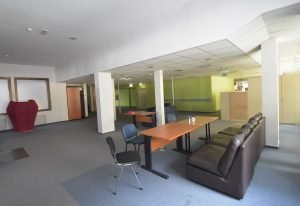 Poslovna stavba Delo