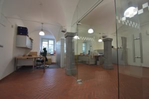 Poslovni prostor/lokal za najem ob Ljubljanici v središču Ljubljane