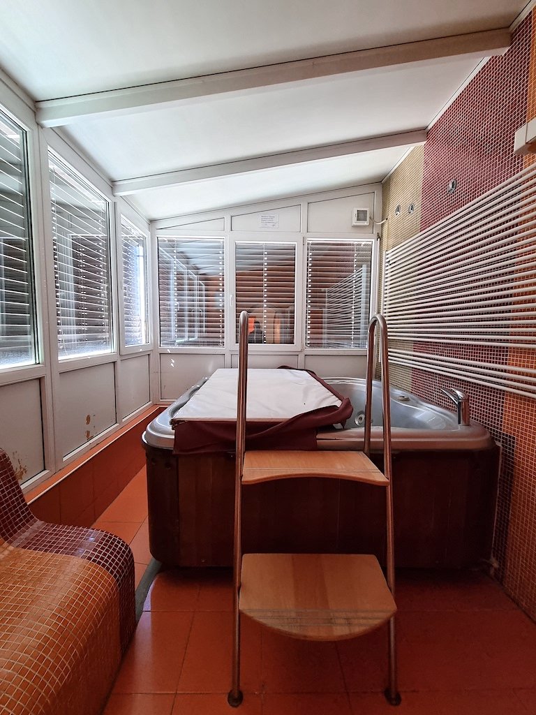 HOTEL ŽALEC, KAZINO S POTENCIALOM ZA PRENOVO, SLOVENIJA