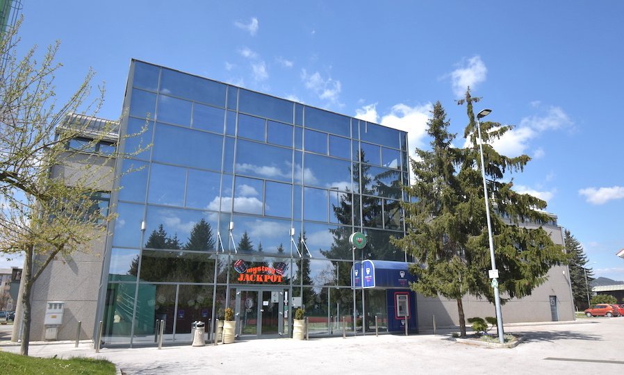 Poslovno stanovanjska stavba v Žalcu