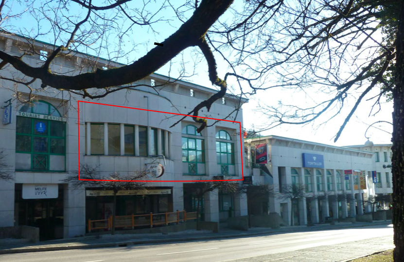 na Bledu oddamo prostor primeren za trgovski lokal ali kavarno