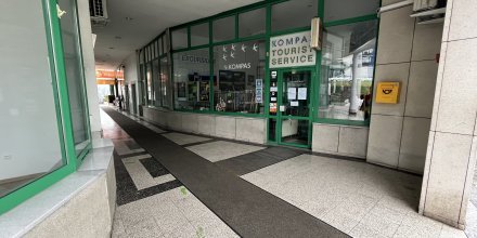 na Bledu oddamo prostor primeren za trgovski lokal ali kavarno