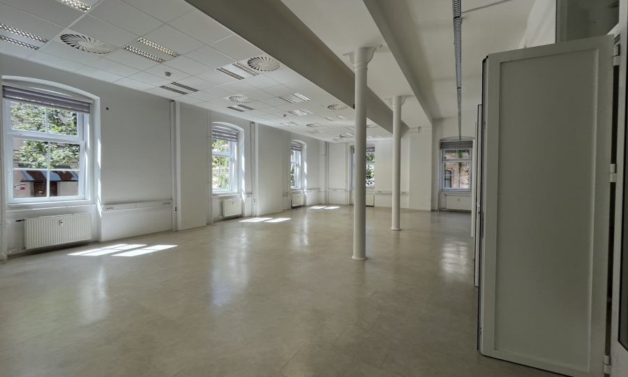 Tobačna - Tržaška 2