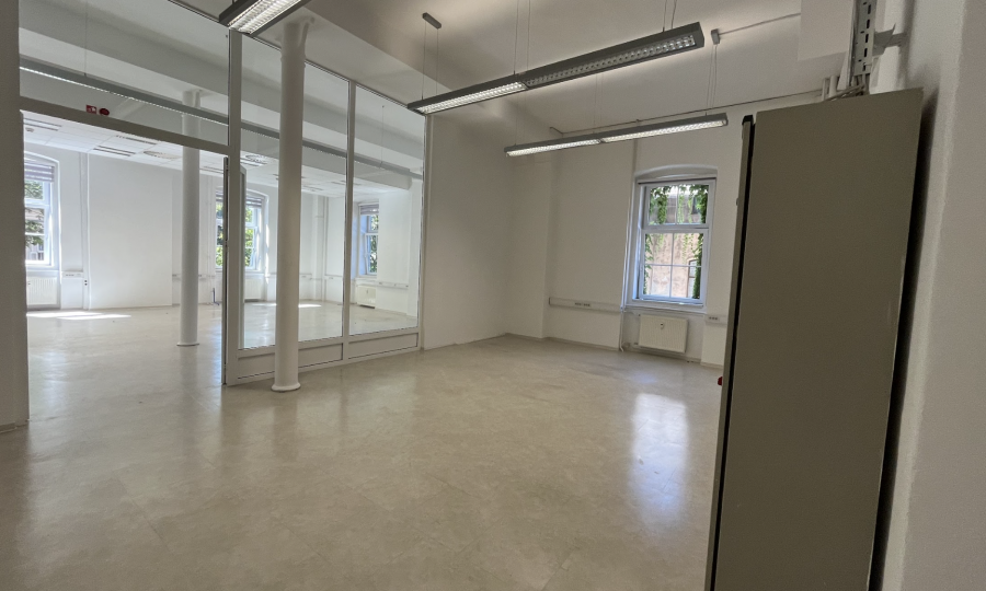 Tobačna - Tržaška 2