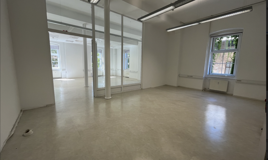 Tobačna - Tržaška 2