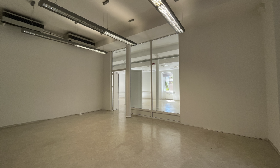 Tobačna - Tržaška 2